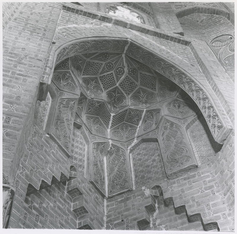 The southeast squinch of the tomb.